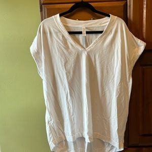 Women’s Athleta Short Sleeve White Tshirt